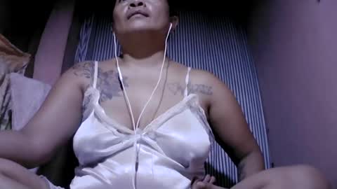 naughtymom_33 online show from August 10, 11:50 pm