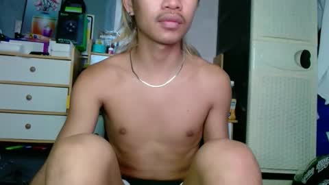 MakisigEvah online show from March 21, 10:02 pm