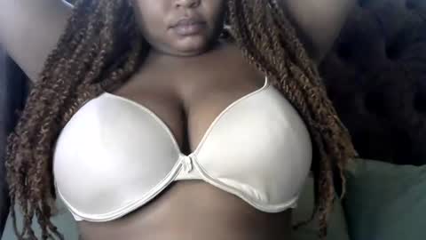naughtysandra12 online show from August 16, 5:22 am
