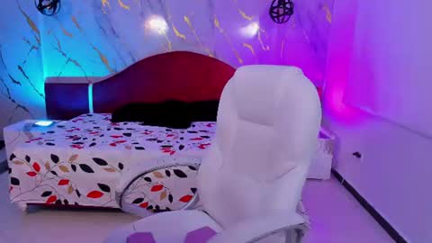 naugthy_brunette_ online show from July 30, 9:43 pm