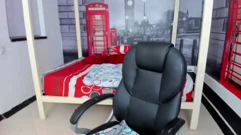 naugthy_brunette_ online show from August 3, 3:46 am