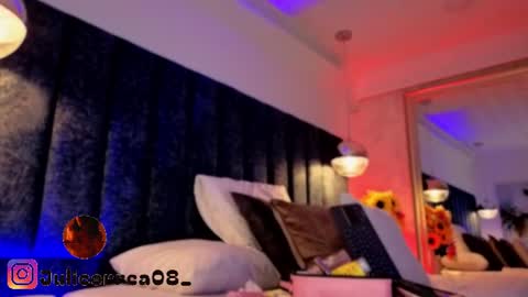 naylapot_ online show from August 6, 12:48 pm