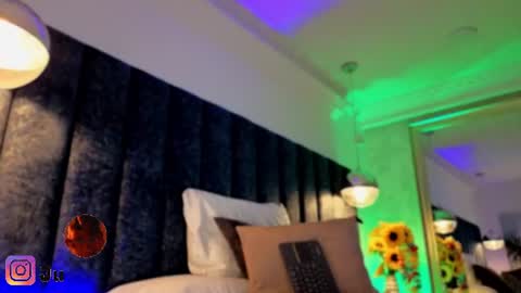 naylapot_ online show from August 7, 12:38 pm