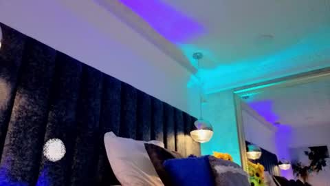 naylapot_ online show from August 13, 11:24 am