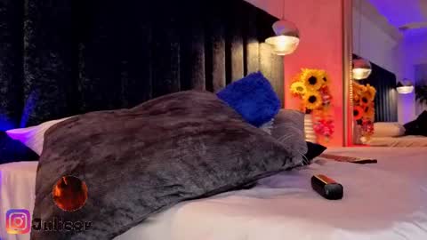 naylapot_ online show from August 14, 2:32 pm