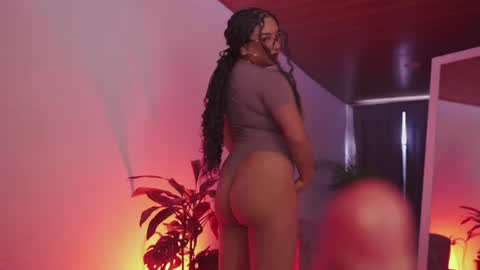 Nefertari online show from August 4, 1:19 pm