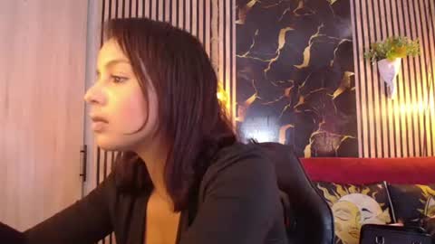 Esmeralda online show from August 5, 2:59 pm