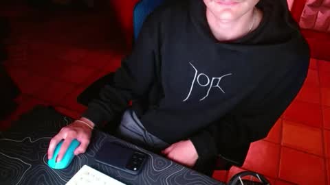 tootired online show from April 5, 4:09 am