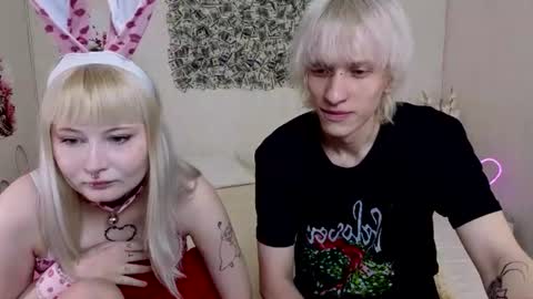 Molly and Nit online show from June 22, 2:18 pm