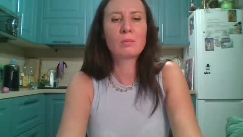nefertiti05 online show from July 29, 5:20 pm