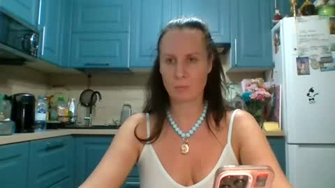 nefertiti05 online show from August 4, 9:01 pm