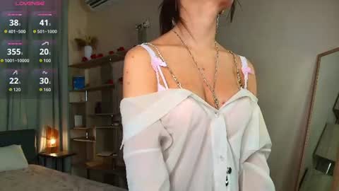 Vicky and Beatrice online show from August 9, 7:04 pm