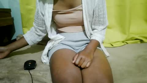 nelia_84 online show from August 15, 3:32 am
