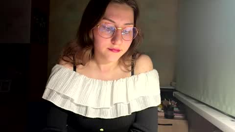 Mia online show from May 31, 7:16 pm