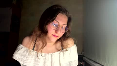 Mia online show from May 31, 8:22 pm