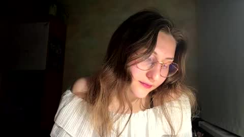 Mia online show from May 31, 9:28 pm