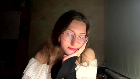 Mia online show from May 31, 10:34 pm