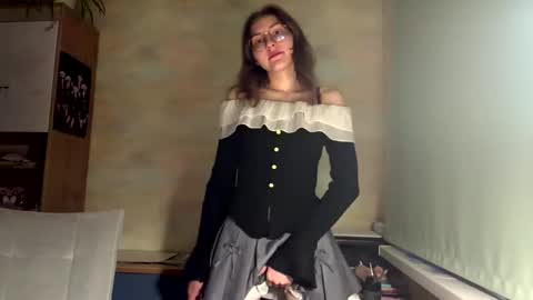 Mia online show from May 31, 11:40 pm