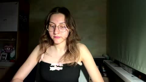 Mia online show from June 3, 9:51 pm