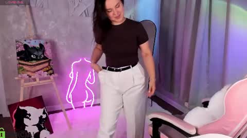 nelie_evans online show from August 10, 7:43 am