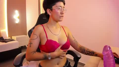 N E L L Y online show from August 6, 4:28 pm