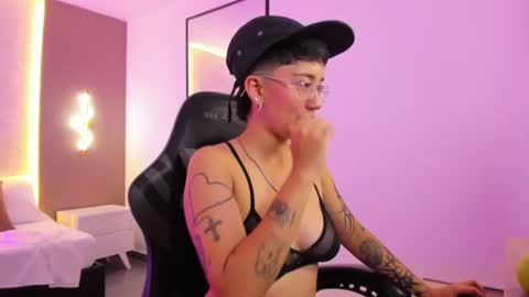 N E L L Y online show from August 7, 2:17 pm