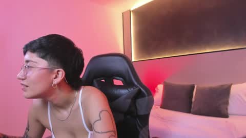 N E L L Y online show from August 13, 5:05 pm