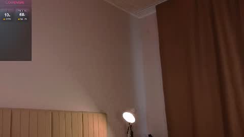 nellykimsss online show from August 12, 7:33 am