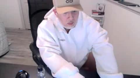 nelsonbucara online show from May 3, 5:34 am