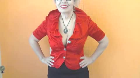 NessyJenixs online show from May 4, 6:40 am