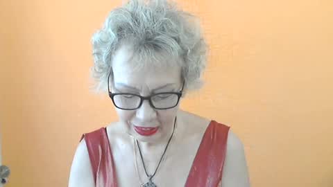 NessyJenixs online show from August 13, 7:00 am