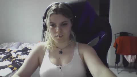 never_enoughh online show from July 30, 4:14 pm