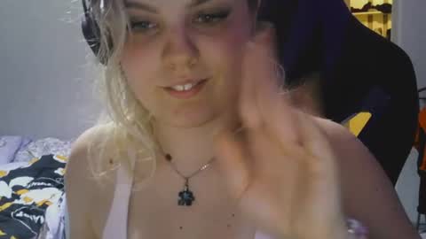 never_enoughh online show from July 30, 6:25 pm