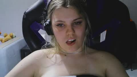 never_enoughh online show from August 8, 7:58 pm