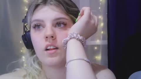 never_enoughh online show from August 10, 6:31 pm