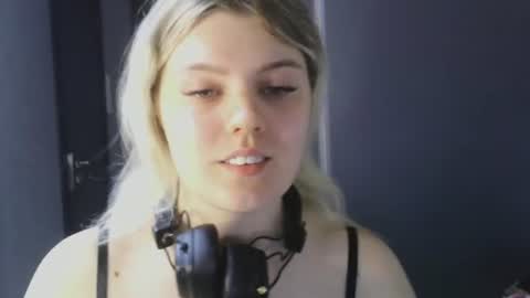 never_enoughh online show from August 14, 4:43 pm