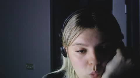 never_enoughh online show from August 16, 8:13 pm