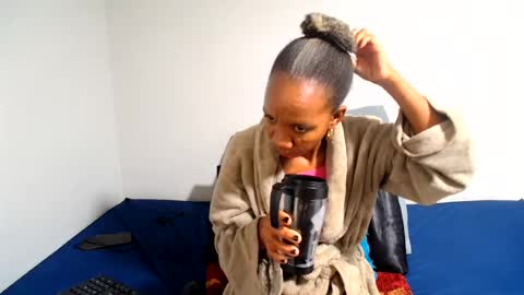 newbootyxx online show from August 10, 11:11 am