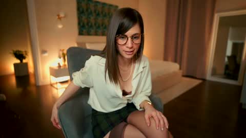 newchloe18 online show from March 25, 8:15 pm