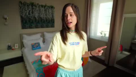 newchloe18 online show from August 2, 12:01 pm