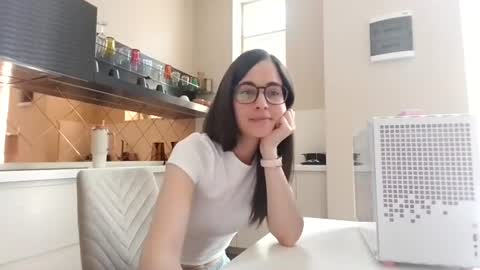 newchloe18 online show from August 17, 11:26 am