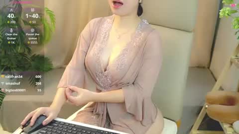 nhatlinhnguyen online show from August 10, 9:55 am