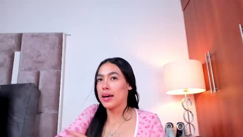 nia_bunny online show from August 5, 2:26 pm