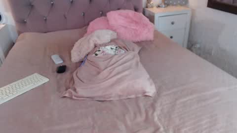 niabussethxxx online show from August 2, 7:10 pm