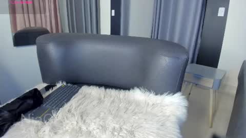 niacrawfordd online show from August 6, 3:38 am