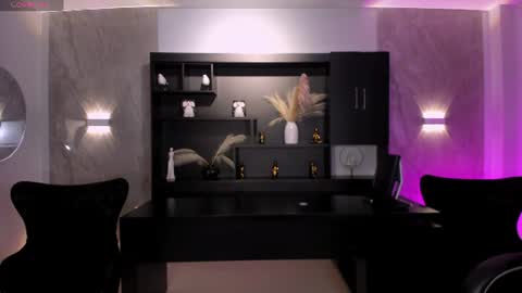 Call me Nia  online show from August 7, 9:37 pm