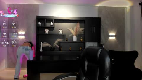 Call me Nia  online show from August 9, 2:01 am