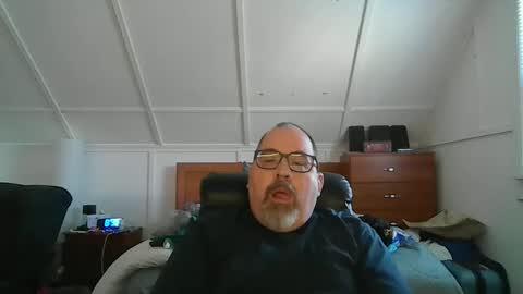 niceguy7208 online show from May 18, 12:38 pm