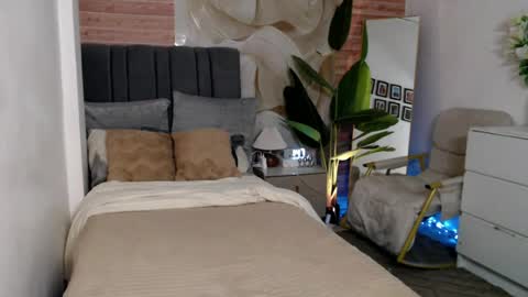 Nice online show from August 14, 2:04 am