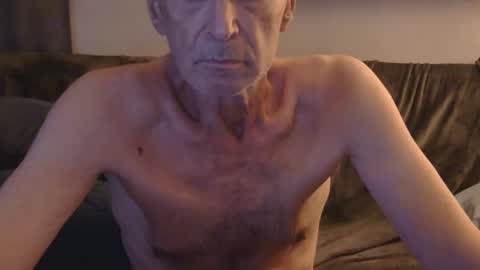nickincali online show from April 12, 2:56 am
